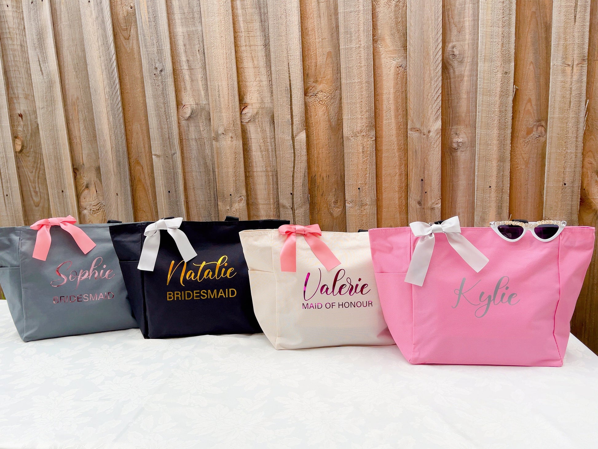 Bridesmaid Tote Bags, Personalized Bridesmaid Bags, Maid of Honor Tote, Bride To Be Gifts, Bachelorette Gift, Bridal Party Bridesmaid Gifts