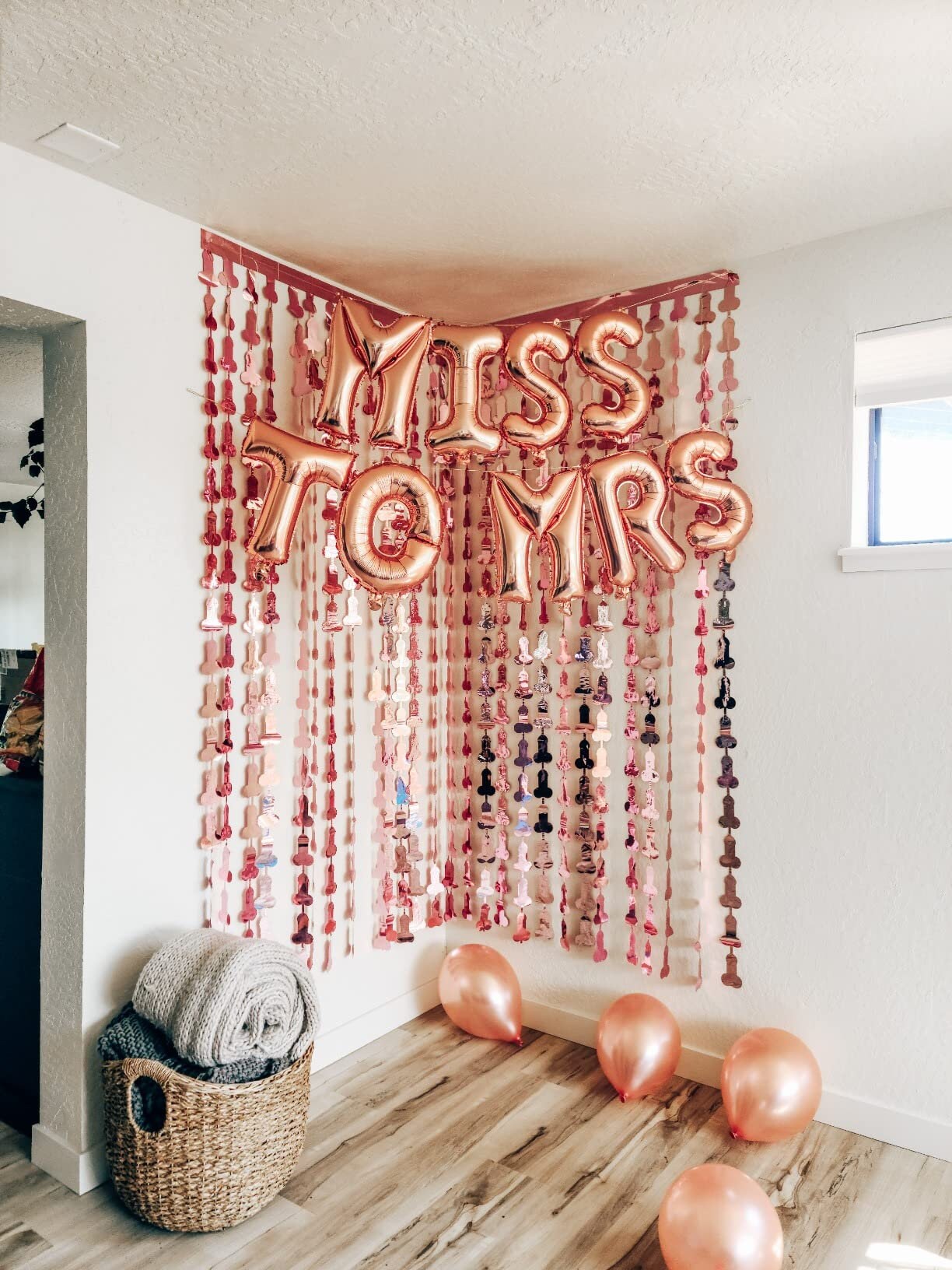 Rose Gold Miss To Mrs Balloons Set | Hens Party Decoration, Bachelorette Party, Engagement Favors, Wedding Bridal Shower Gift, Confetti